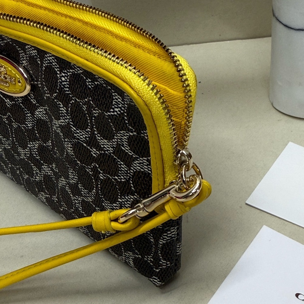 (new+tag) Coach signature monogram zippy wristlet wallet - fits iPhone Pro Max - Picture 6 of 10